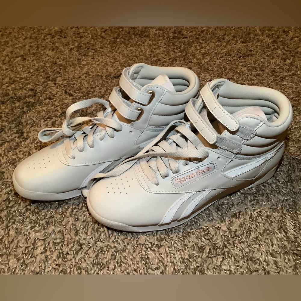 Reebok Carbi B high top sneakers, The 54-11, women’s, color light gray, size: 7